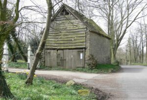 Old_barn_in_Chorley,_Shropshire_-_geograph.org.uk_-_396550