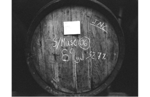 OLD BARREL CONTAINING BLENDING DISTILLATES